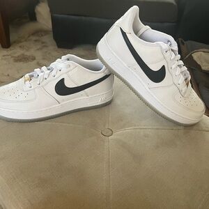 Nike Air Force One - 5.5 youth - 7 womens